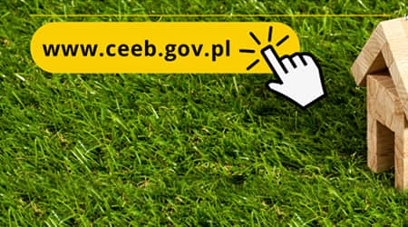 Źródło grafiki: Centralna Ewidencja Emisyjności Budynków. Grafika z trawnikiem, domkiem z drewnianych klocków i adresem strony: www.ceeb.gov.pl