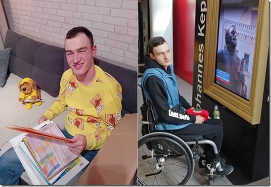 Kolaż dwóch zdjęć mężczyzny siedzącego na sofie i na wózku inwalidzkim.