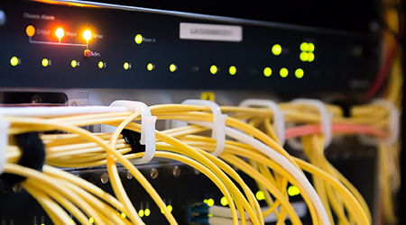 Urządzenia telekomunikacyjne, wiązki światłowodów.