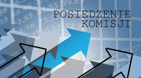 Źródło: Pixabay Napis posiedzenie komisji. Postaci stojące na tle grafiki z wykresami.